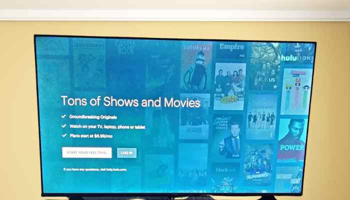 Hisense A65H auf dem Hulu-Startbildschirm der Konsole zum Streamen