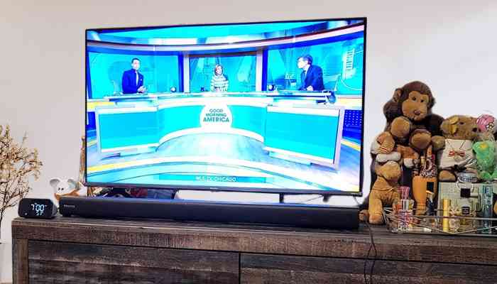 Hisense A6H -Fernseher in hellem Raum