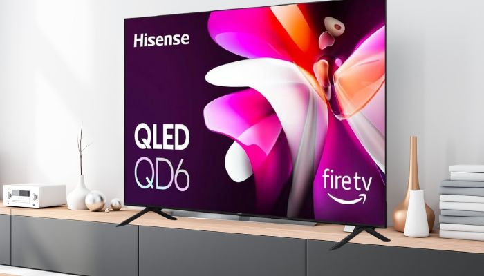 Schräger Blick auf Fernseher auf Tisch