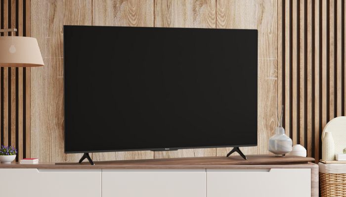 Vorderansicht des ausgeschalteten Smart-TVs