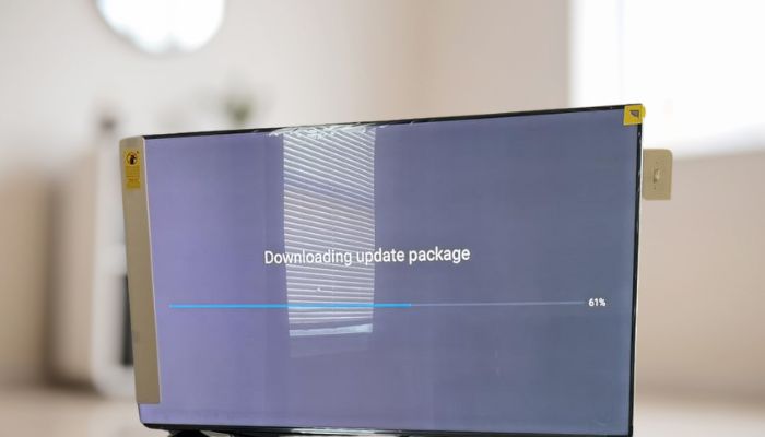 Vorderansicht eines Wandfernsehers