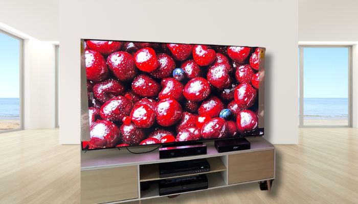 Wandmontierter Smart-TV